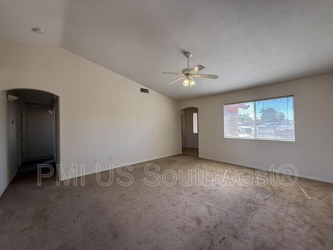 Photo - 1605 E Rinaldi Way