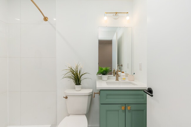 Photo - 1627 Fontain St Unit Penthouse