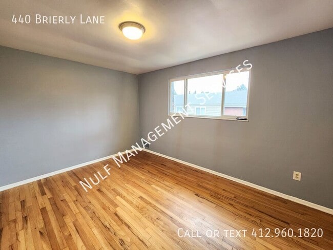 Photo - 440 Brierly Ln