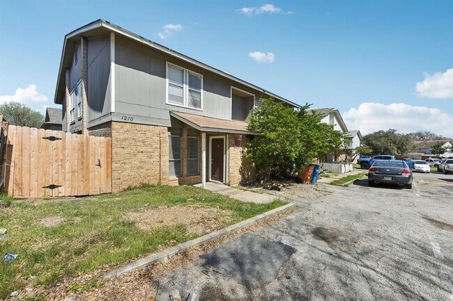 Photo - 1210 Southport Dr