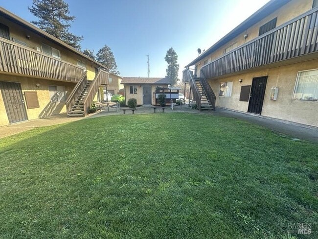 Photo - 338 Amador St