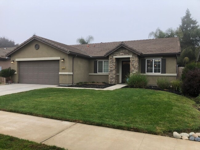 4738 W Rialto Ave