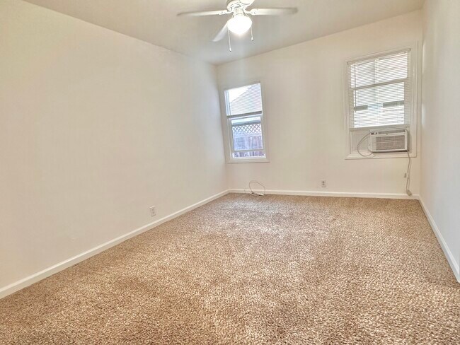 Photo - 82 E Rosemary Ln