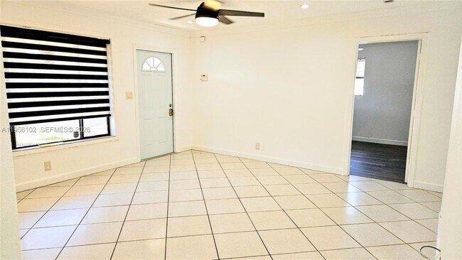 Photo - 4360 NE 13th Ave Unidad Main
