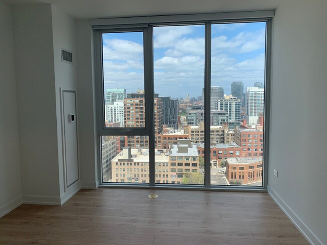 Photo - 369 W Grand Ave Unidad 3809