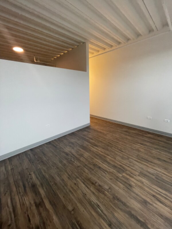 Photo - 3917 N Sheridan Rd