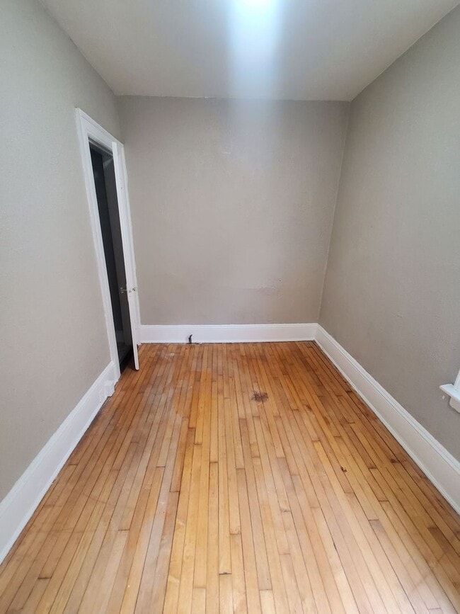 Photo - 3372-3374 N Richards St Unit 3372 Lower