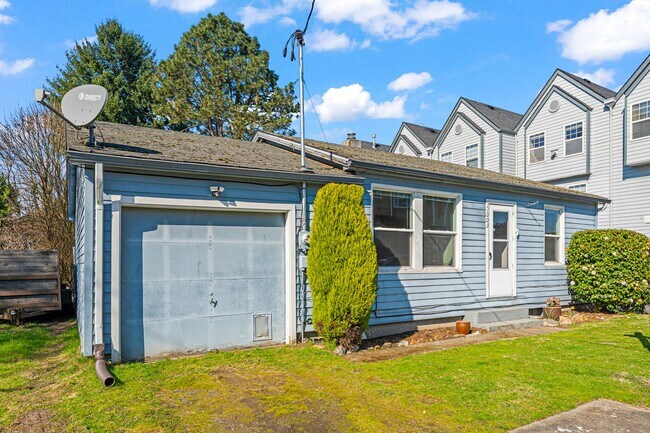 Photo - Rare 2 bedroom 1 bath HOUSE by Columbia River Marina!