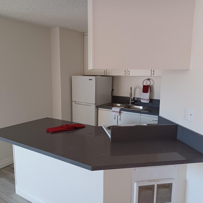 Photo - 4901 Heil Ave Unidad Jr-1