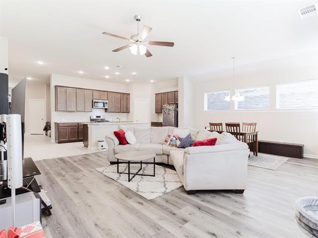 1904 Highlander Ct