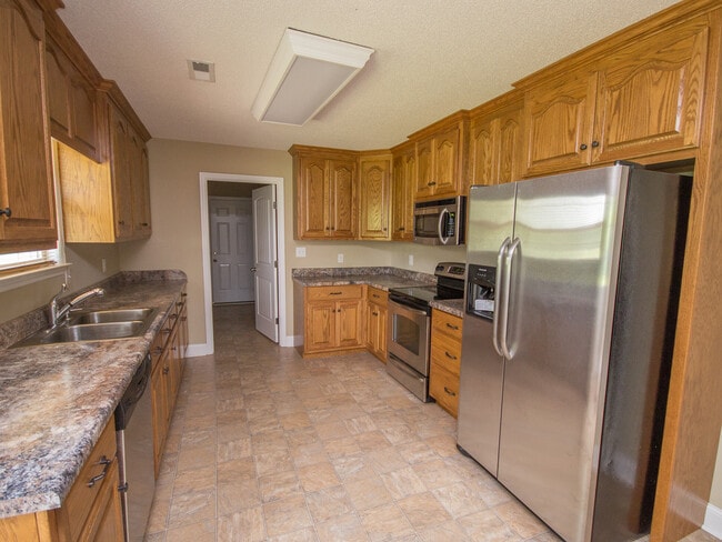 Photo - 3 Bedroom 2 Bath in Ardmore City!