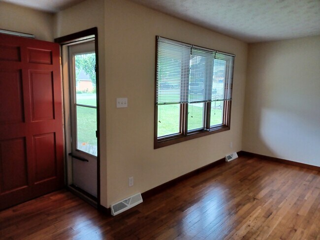 Living room - 21 Jade Ln Unit 21 Jade Lane