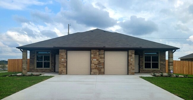 Photo - 1909-B Caspian Trail - Move in Ready!