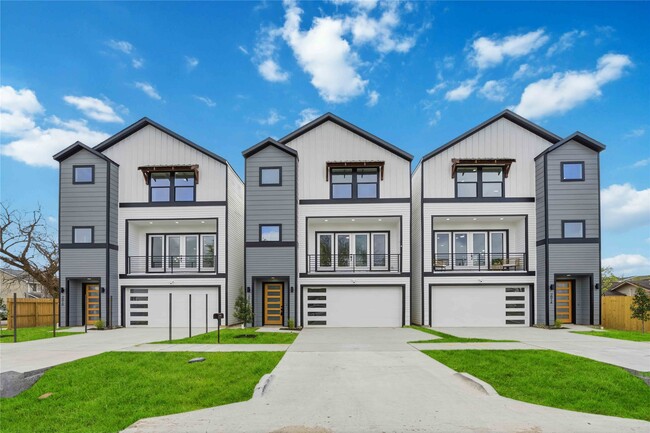 Photo - 2010 Yates St