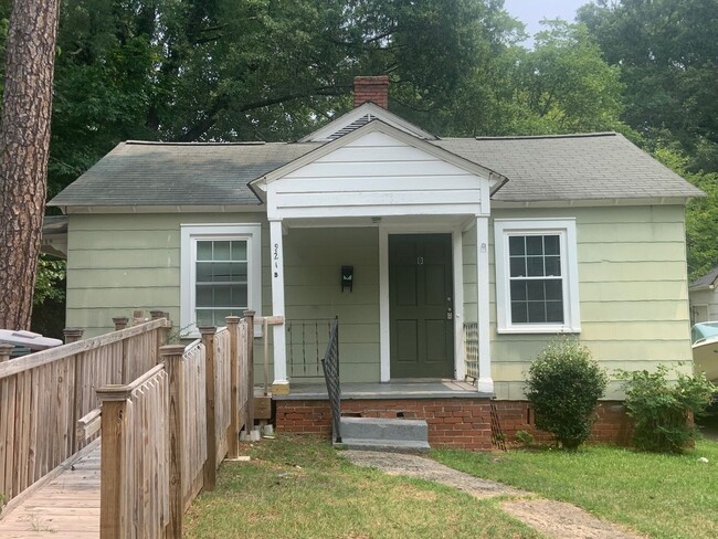 1 BR Apartment Available in Greensboro - 1 BR Apartment Available in Greensboro