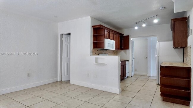 Photo - 1021 N Victoria Park Rd Unit 1