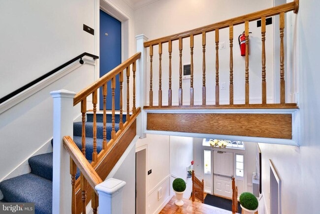 Building Photo - 221 S Alfred St Unit 3A