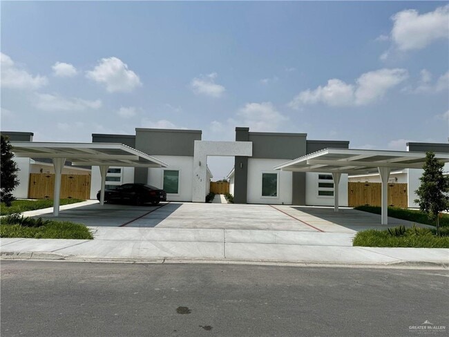 Building Photo - 12 Acacia St Unit 3