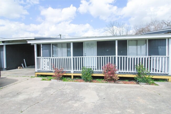 Building Photo - 123 Stavena Rd Unit 3 Rental
