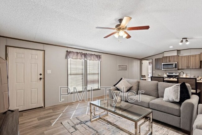 Photo - 119 Sugar Maple Ln