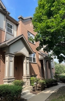 Building Photo - 1122 N Claremont Dr Rental