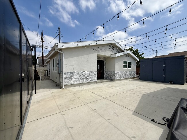 Building Photo - 1141 W 49th St Rental
