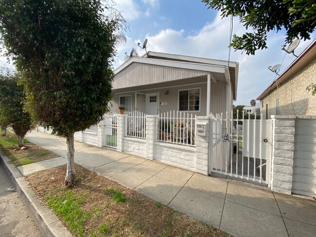 Building Photo - 125 N Westlake Ave