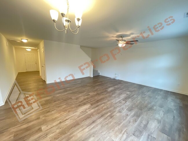 Photo - Stylish 4-Bedroom 3 Bathroom Single Home w...