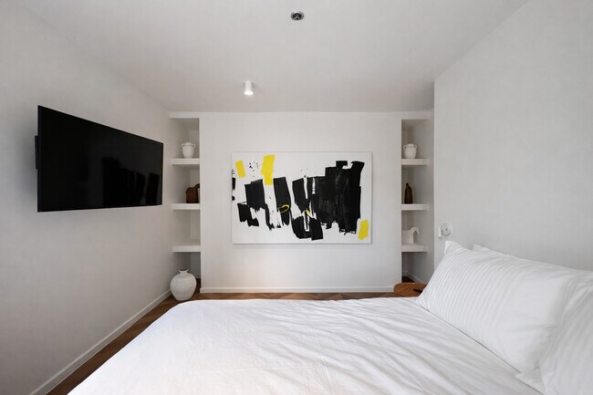 Photo - Burton Way Apartments