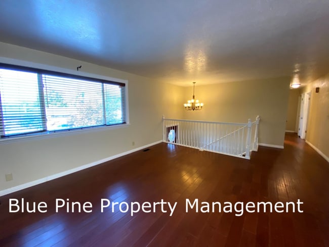 Photo - 896 Lucille Ave