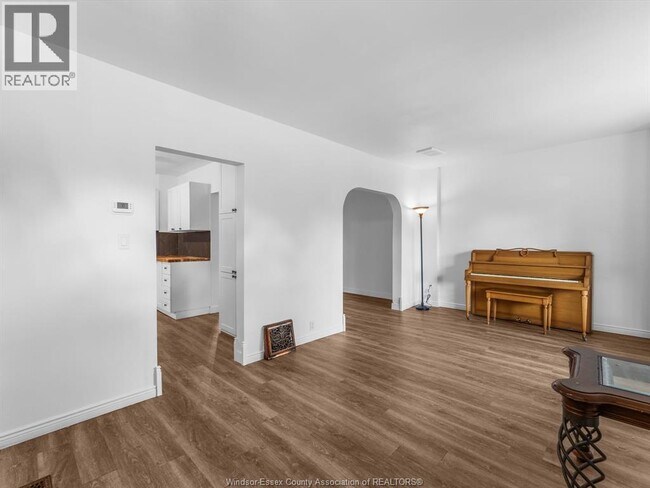 Photo - 1133 Moy Ave