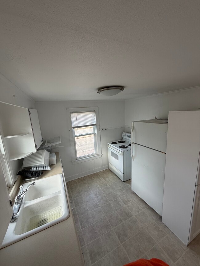 Kitchen - 2235 Center Ave Unit Apartment 3