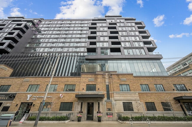 Building Photo - 505 Richmond St W