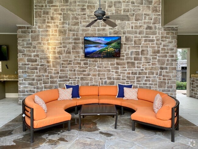 Building Photo - The Woodlands Lodge Rental