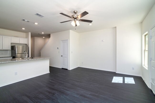 Photo - AVAILABLE NOW! 3 BEDROOM TRIPLEX LOCATED IN BONHAM, TEXAS!