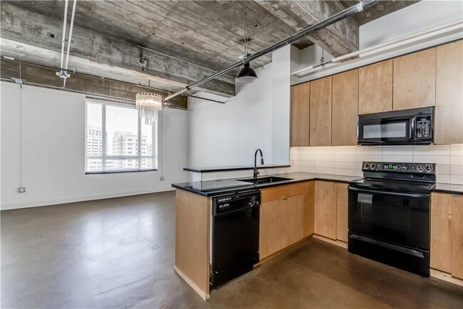 Building Photo - 710 Colorado St Unit G-9