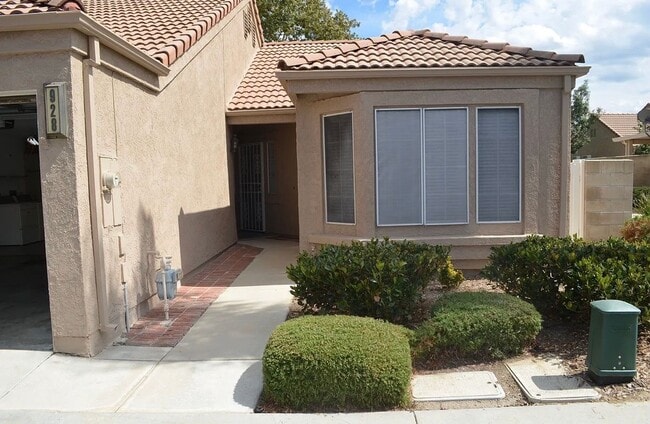 Photo - 928 Summerfield St