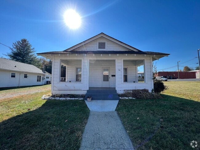Building Photo - Recently renovated near downtown Rental