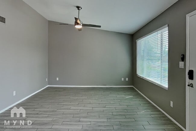 1014 W Malibu Dr