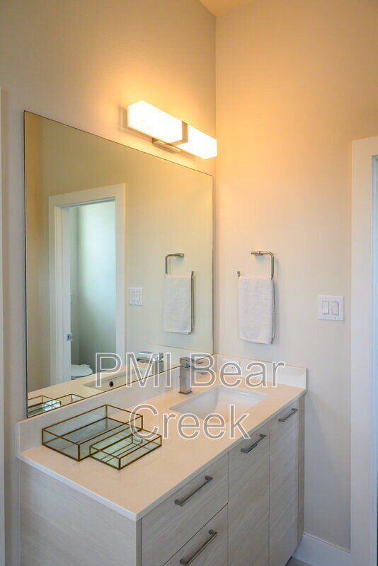 Photo - 4618 Nichols St