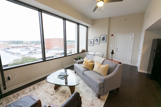 Photo - The 40 Four Building