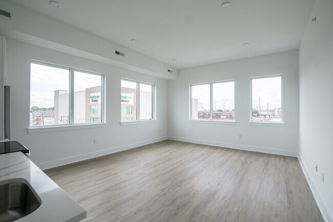 Photo - 2235 Washington Ave