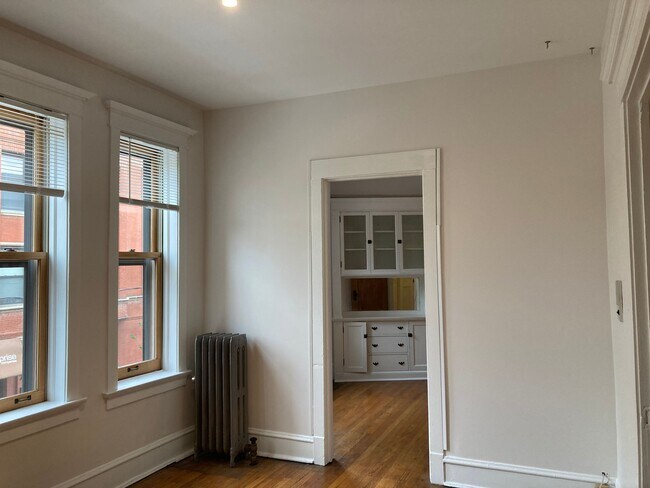 Photo - 717 W Oakdale Ave Unit ONE BEDROOM - 2E