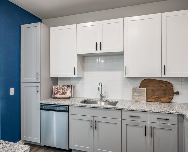 Photo - 10920 Day Rd Unidad 121.55