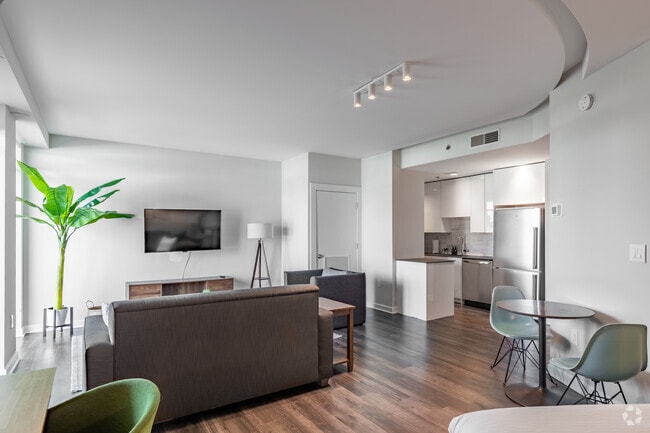 Studio, 1BA - 693SF