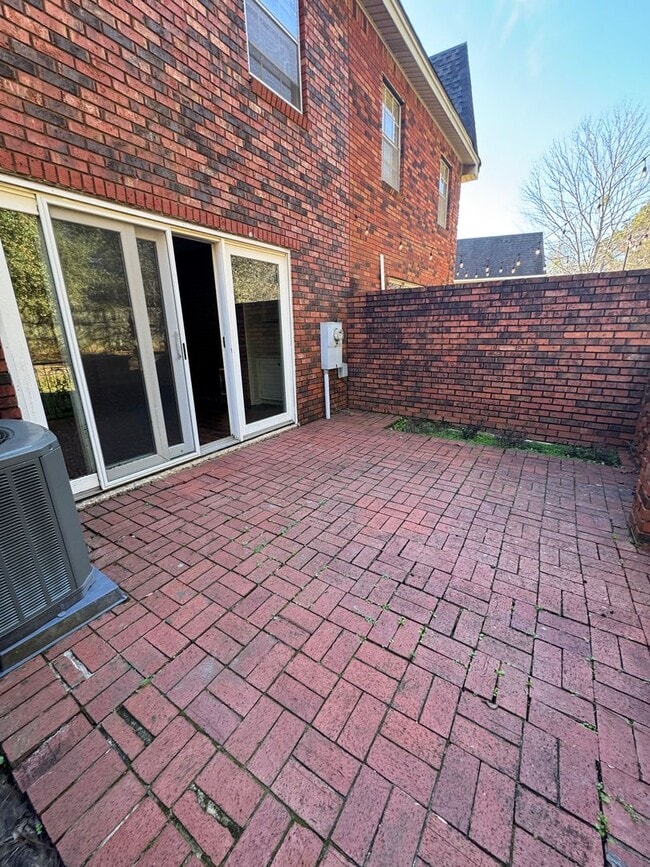 Building Photo - Spacious 2BR Townhome in Prime North of the River Location – Minutes from UA & Downtown