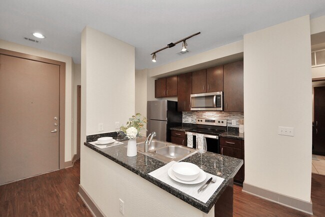 Photo - 3616 Richmond Ave. Unidad 1205