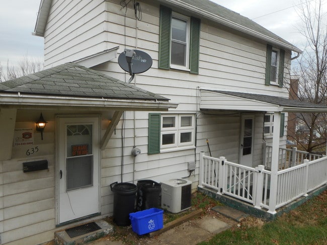 Building Photo - 635 Wood St Rental
