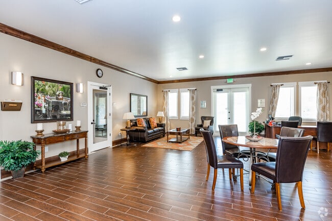 Leasing Office / Lobby