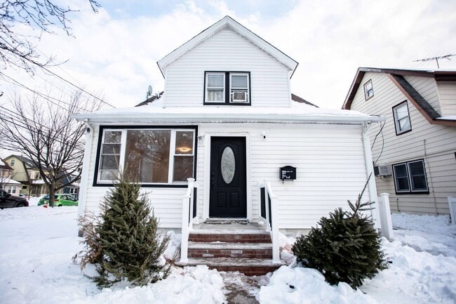 Building Photo - 222 Lowell Ave Unit First Floor